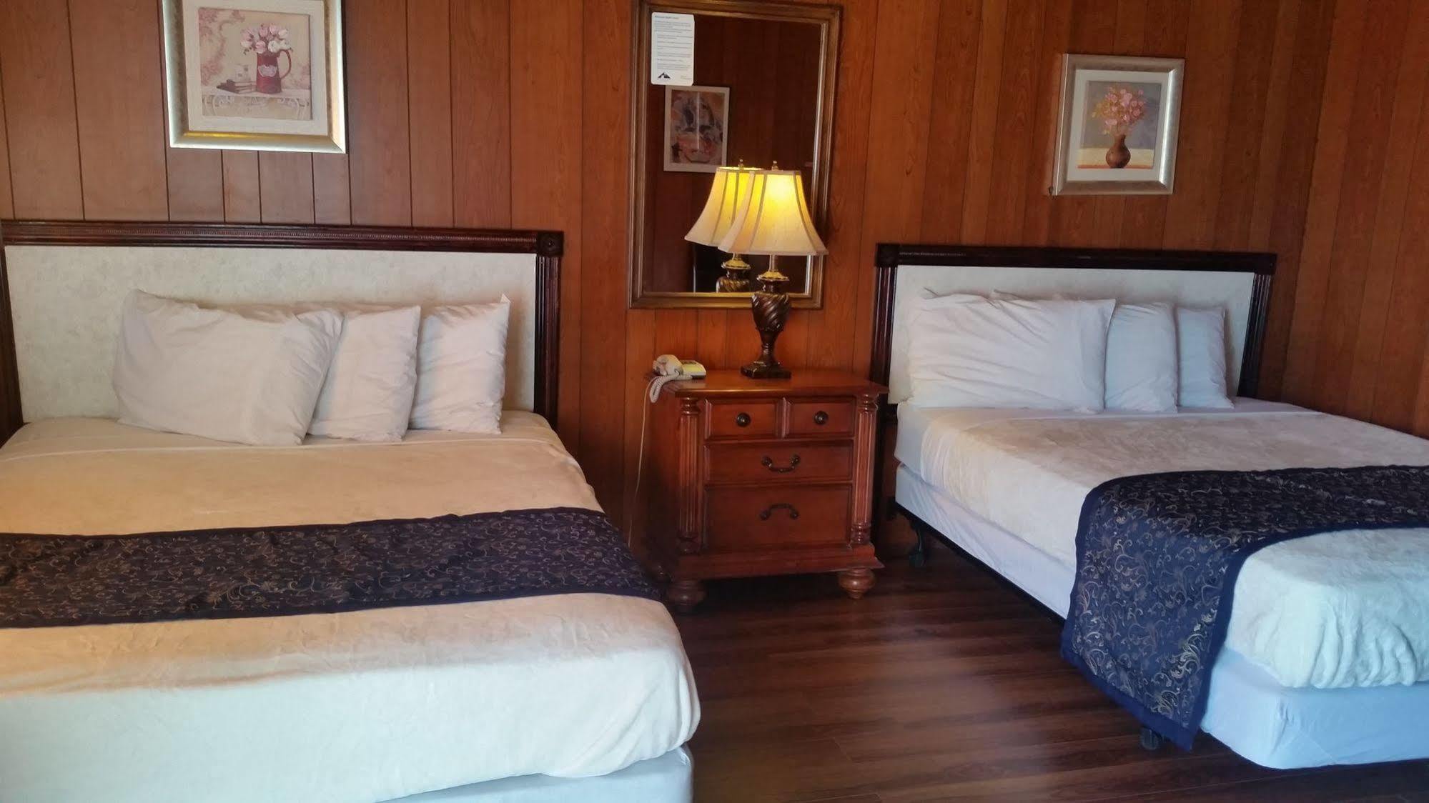 Blue Mountain Motel พินเชอร์ ครีก ภายนอก รูปภาพ